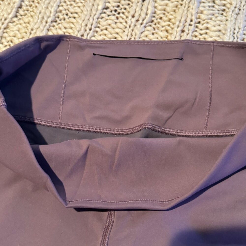 Lululemon In Movement crop Everlux 22” legging woman’s size 12 light purple - Picture 6 of 10
